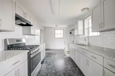 208 W 2nd Street, Sweeny, TX 77480 - Photo 9