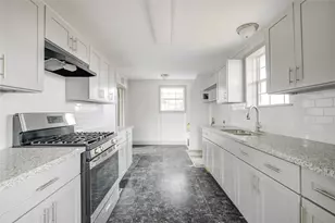 208 W 2nd St, Sweeny, TX 77480 - Photo 9