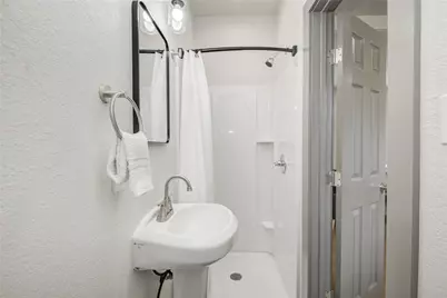 208 W 2nd Street, Sweeny, TX 77480 - Photo 7