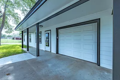 421 W Runk Street, Shiner, TX 77984 - Photo 3