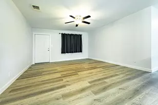 421 W Runk St, Shiner, TX 77984 - Photo 5