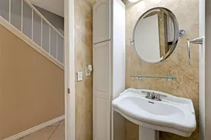841 Lakeview Dr, Sugar Land, TX 77498 - Photo 9