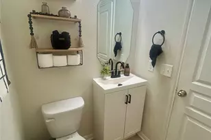 9927 Orchid Spring Ln, Houston, TX 77004 - Photo 7