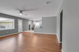 2818 Frostwood Cir, Dickinson, TX 77539 - Photo 11