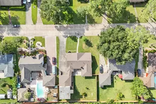 2818 Frostwood Cir, Dickinson, TX 77539 - Photo 3