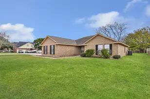 12110 E River Run Dr, Baytown, TX 77523 - Photo 3