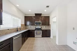 12830 Spruce Cir, Tomball, TX 77375 - Photo 5