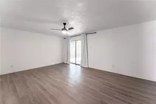 414 Dinerstein St, Webster, TX 77598 - Photo 5