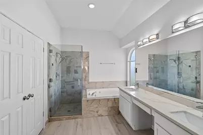 12134 Green Trails Drive, Stafford, TX 77477 - Photo 17