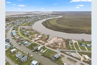 1052 County Road 201, Sargent, TX 77414 - Photo 5