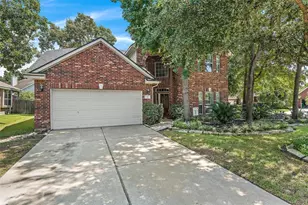 2 Hollow Glen Pl, The Woodlands, TX 77385 - Photo 1