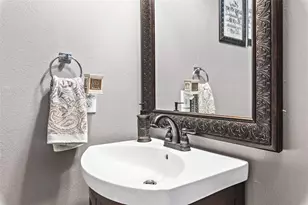 2 Hollow Glen Pl, The Woodlands, TX 77385 - Photo 9