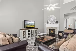 2 Hollow Glen Pl, The Woodlands, TX 77385 - Photo 11