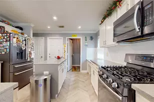 8835 Gas Light Village Dr, Houston, TX 77095 - Photo 17