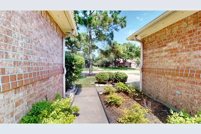 8835 Gas Light Village Drive, Houston, TX 77095 - Photo 3
