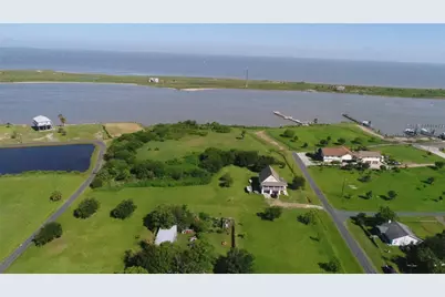 516 Overton Avenue, Port Bolivar, TX 77650 - Photo 3
