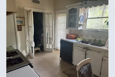 111 W Cleveland Street, Alvin, TX 77511 - Photo 7