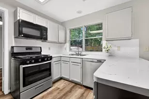 8815 Stoney Bend Dr, Spring, TX 77379 - Photo 9