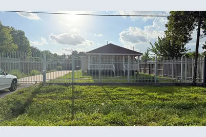 3507 E Lockwood Drive, Houston, TX 77026 - Photo 1