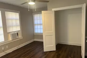2424 Ave 0 1/2 St, Galveston, TX 77550 - Photo 9