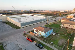 604 42nd St, Galveston, TX 77550 - Photo 3