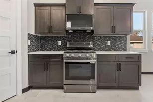 208 Silverleaf Rd, Sweeny, TX 77480 - Photo 17