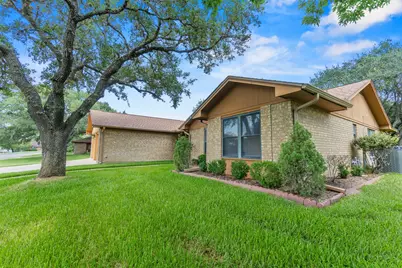 108 Meadow Creek Drive, Schulenburg, TX 78956 - Photo 5