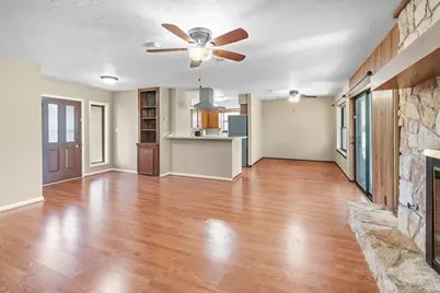 108 Meadow Creek Drive, Schulenburg, TX 78956 - Photo 7
