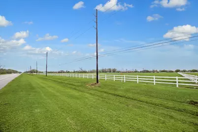 2819 W Fm 1462, Rosharon, TX 77583 - Photo 3