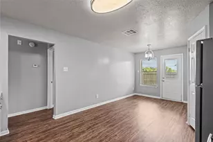 113 Green Isle Ave, Dickinson, TX 77539 - Photo 17