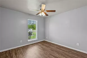 113 Green Isle Ave, Dickinson, TX 77539 - Photo 9