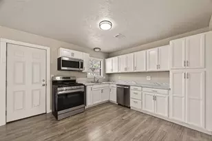 1221 Parkway St, Baytown, TX 77520 - Photo 5