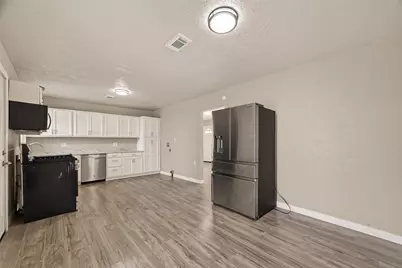 1221 Parkway Street, Baytown, TX 77520 - Photo 7