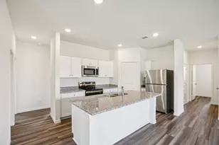 2410 Evergreen Falls Dr, Crosby, TX 77532 - Photo 3