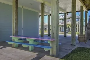 981 S Stingaree Dr, Crystal Beach, TX 77650 - Photo 3