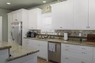 981 S Stingaree Dr, Crystal Beach, TX 77650 - Photo 7