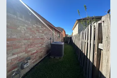 219 Kings Court, Stafford, TX 77477 - Photo 25