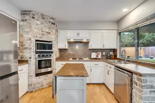14310 Locke Ln, Houston, TX 77077 - Photo 17