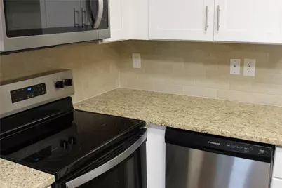 2011 Spenwick Drive #427, Houston, TX 77055 - Photo 9