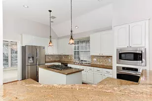 99 N Summer Cloud Dr, The Woodlands, TX 77381 - Photo 11