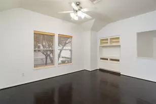 910 W Heights Hollow Ln, Houston, TX 77007 - Photo 5