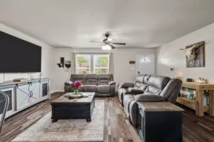 253 Briarcreek St, Richwood, TX 77531 - Photo 5