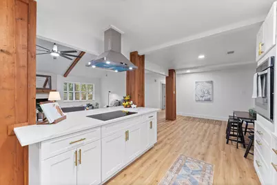 303 W Rollingwood Street, Pinehurst, TX 77362 - Photo 7