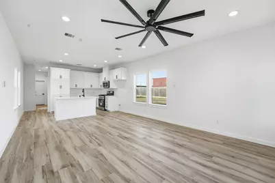 530 N 4th Street, La Porte, TX 77571 - Photo 5