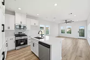 530 N 4th St, La Porte, TX 77571 - Photo 7