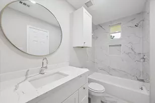 10009 Lazy Oaks St, Houston, TX 77080 - Photo 19