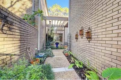 1315 Chardonnay Drive #3, Houston, TX 77077 - Photo 3