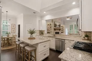 178 Brooksedge Ct, The Woodlands, TX 77382 - Photo 3