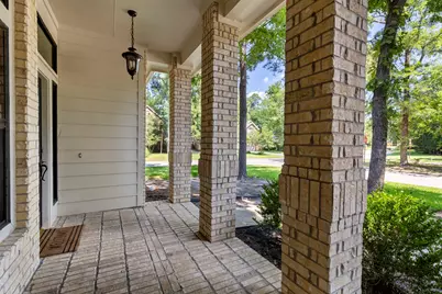 178 Brooksedge Court, The Woodlands, TX 77382 - Photo 3