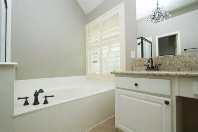 178 Brooksedge Court, The Woodlands, TX 77382 - Photo 17